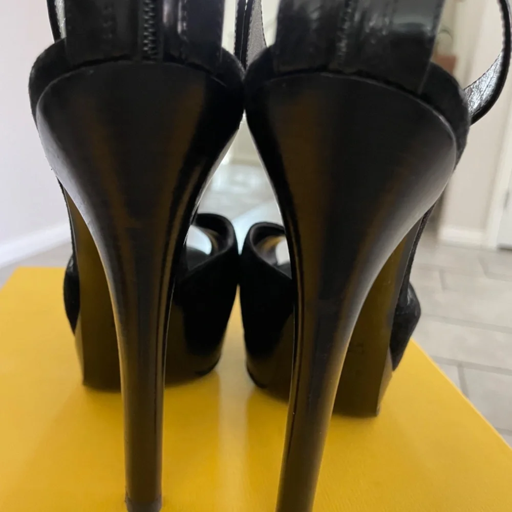 FENDI T STRAP Black Suede Leather Spuntata Peep Toe 5” Heels Size38